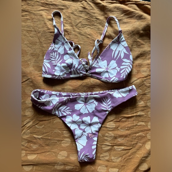 Purple floral bikini - Picture 1 of 1